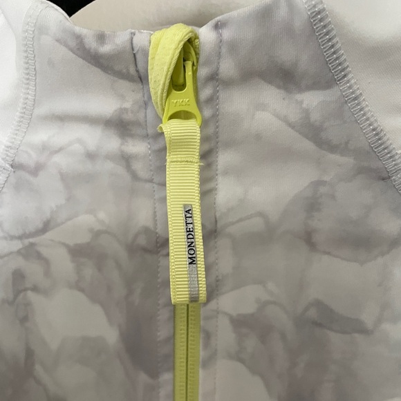 ⭐️2 for $25⭐️ 

Mondetta White, Marble and Yellow Zip up - Picture 6 of 15